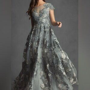 Mac Duggal NWT Seamist Green / Gray Floral Embroidered Maxi Gown 20294
